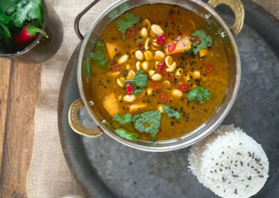 Curry jaune de patates douces aux cacahuètes et à la coriandre de Ian Haste